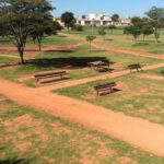 Parque Urbano Denner no Guará em processo de reforma e revitalização, com áreas verdes e caminhos sendo melhorados.