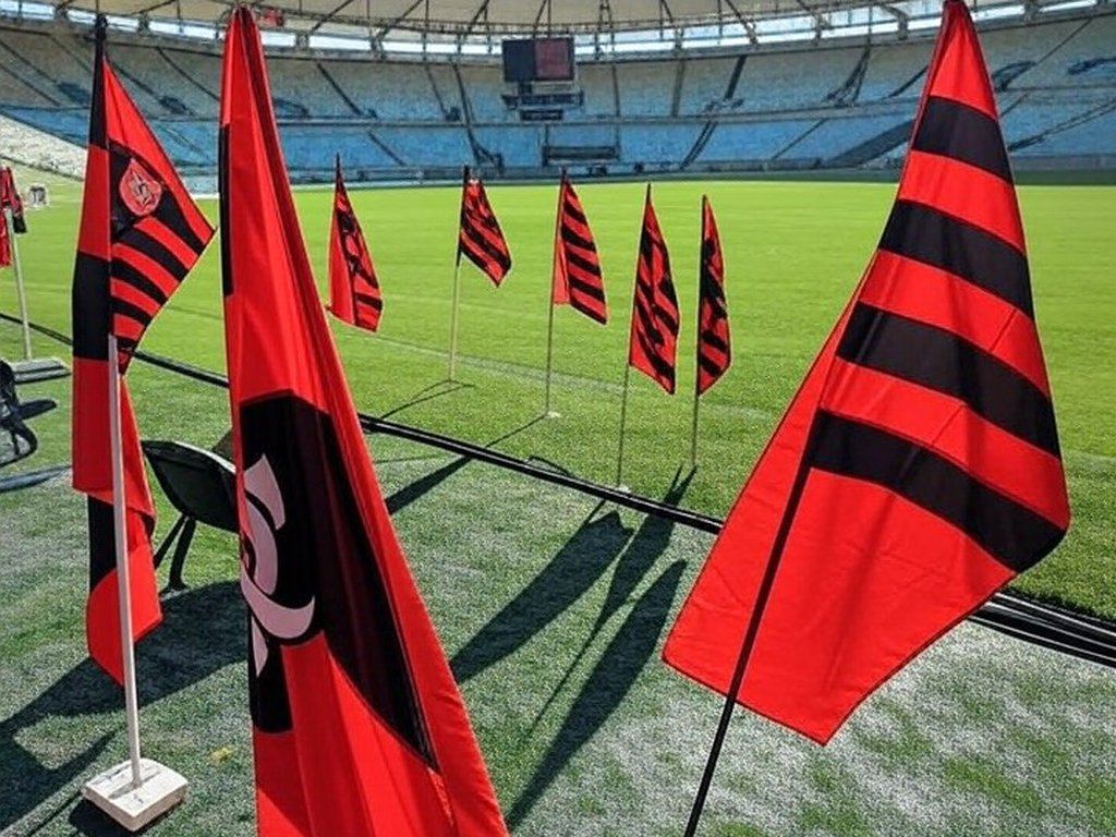 Estádio Maracanã com bandeiras do Flamengo, representando o retorno de Lucas Paquetá ao clube até 2026.