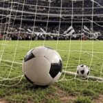 Estádio de futebol em São Paulo com bola na rede durante empate entre Corinthians e São Paulo no Paulista 2026.