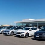 Concessionária de veículos em Brasília com carros novos, representando alta em financiamentos no Distrito Federal em 2024.