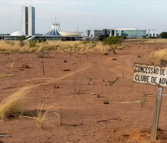 Terreno em Brasília concedido pelo GDF ao Clube da Advocacia da OAB-DF, vista ampla com arquitetura local.