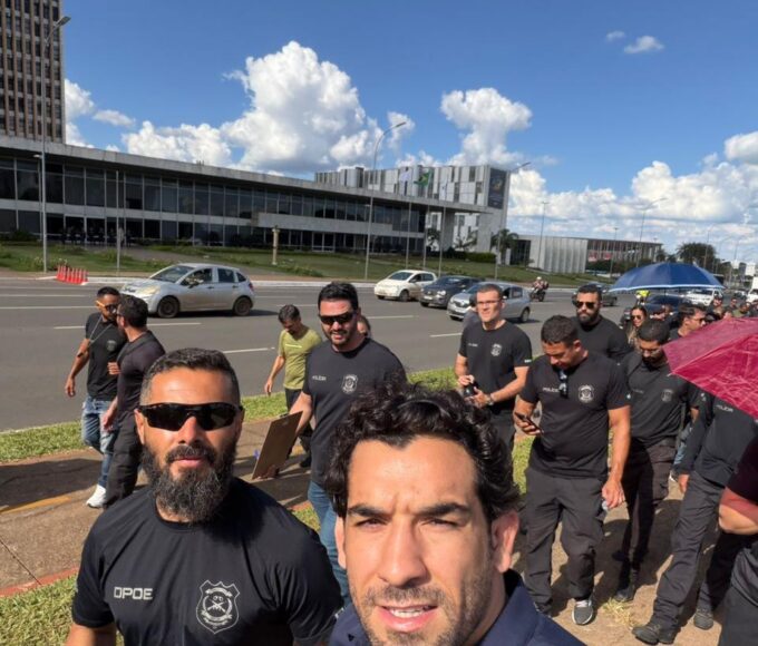 Servidores da saúde e policiais penais do GDF protestam em Brasília por reajustes
