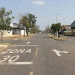 Rua industrial no Gama com sinalização de sentido único e Zona 30 do Detran-DF
