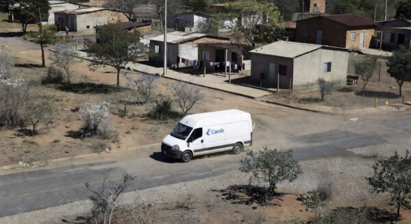 Vans itinerantes da Caesb para suprir falhas no abastecimento de água no DF
