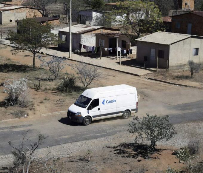 Vans itinerantes da Caesb para suprir falhas no abastecimento de água no DF