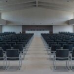 Sala de solenidade na CLDF com elementos da enfermagem e sinais de precariedade no DF