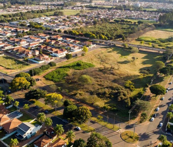 Vista aérea de Jardim Botânico e Taguatinga em Brasília representando revisão da Lei de Uso e Ocupação do Solo