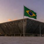 Edifício da CLDF em Brasília homenageando sindicato de lazer em meio a críticas