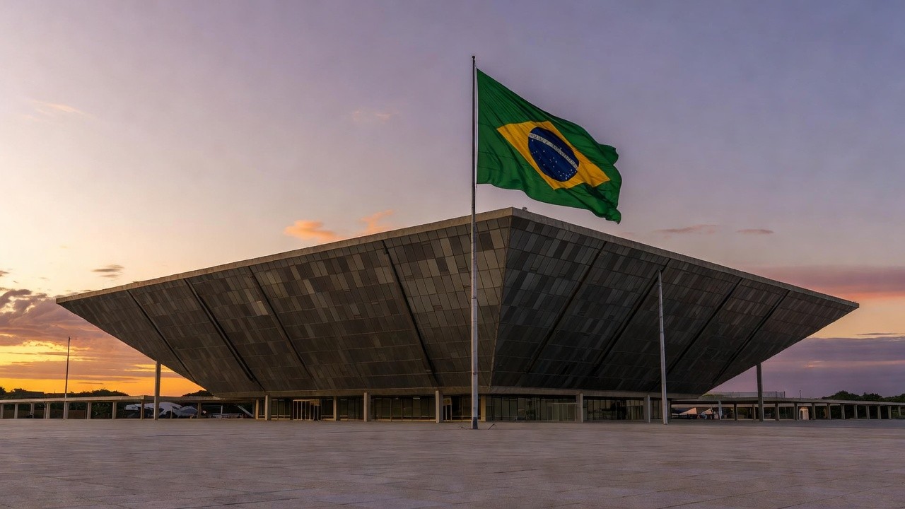 Edifício da CLDF em Brasília homenageando sindicato de lazer em meio a críticas