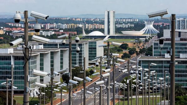 Câmeras de segurança da plataforma DF 360º com IA em Brasília