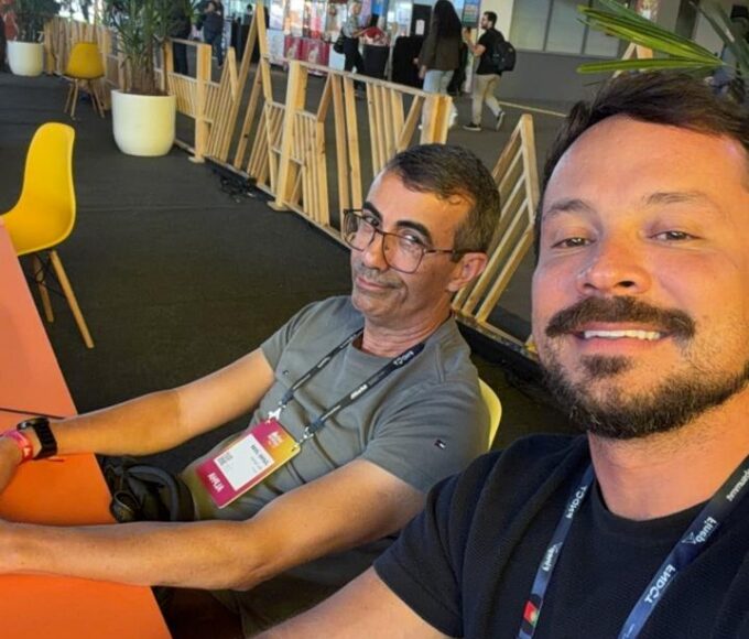 Startup brasileira choca o mundo com IA que produz conteúdo 24h no Web Summit Rio