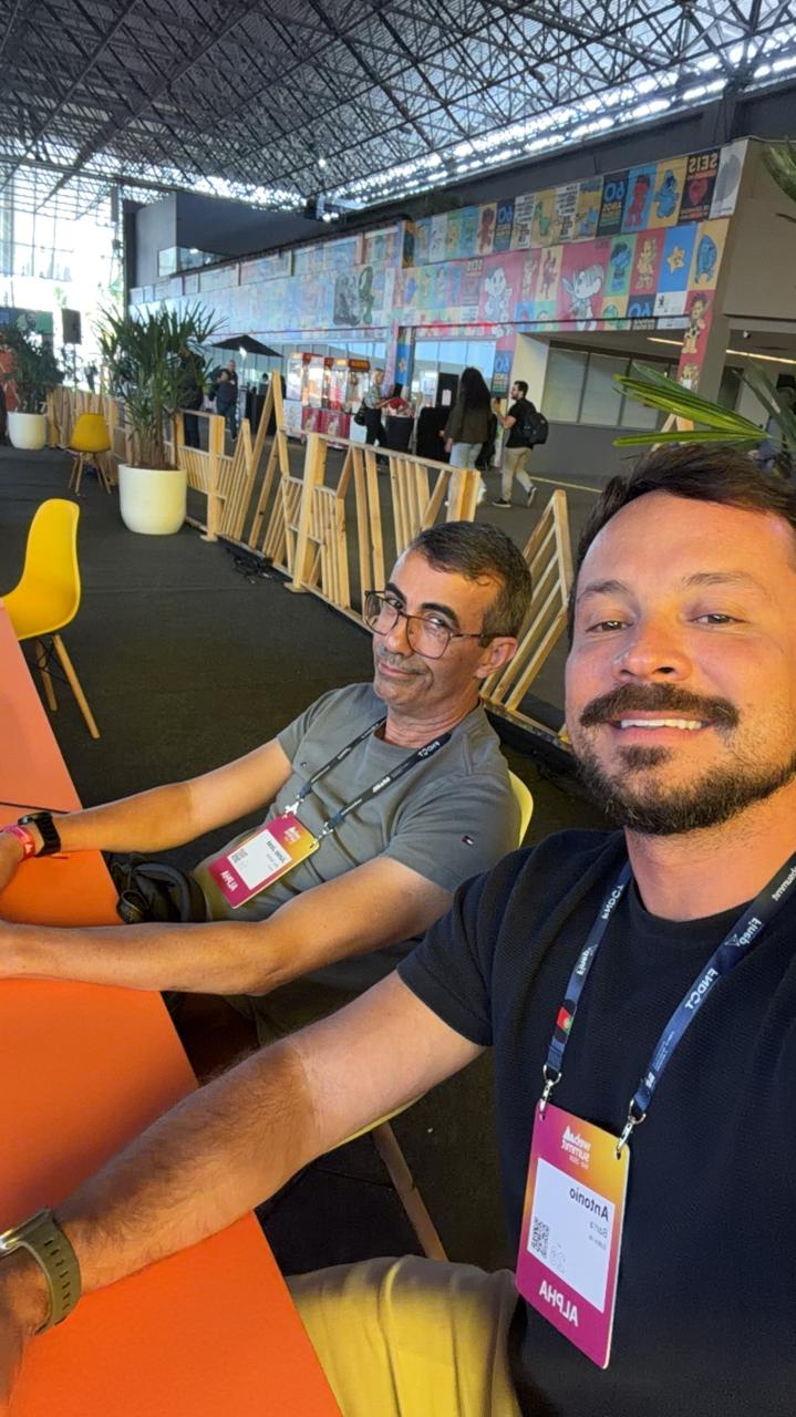 Startup brasileira choca o mundo com IA que produz conteúdo 24h no Web Summit Rio