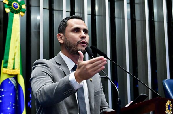 Senador Cleitinho defende o fim da escala 6x1 no Senado