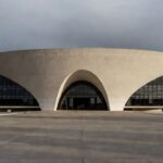 Fachada da Câmara Legislativa do DF em Brasília sobre Conselho de Defesa do Idoso