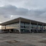 Plenário vazio da CLDF em Brasília simbolizando agenda atrasada