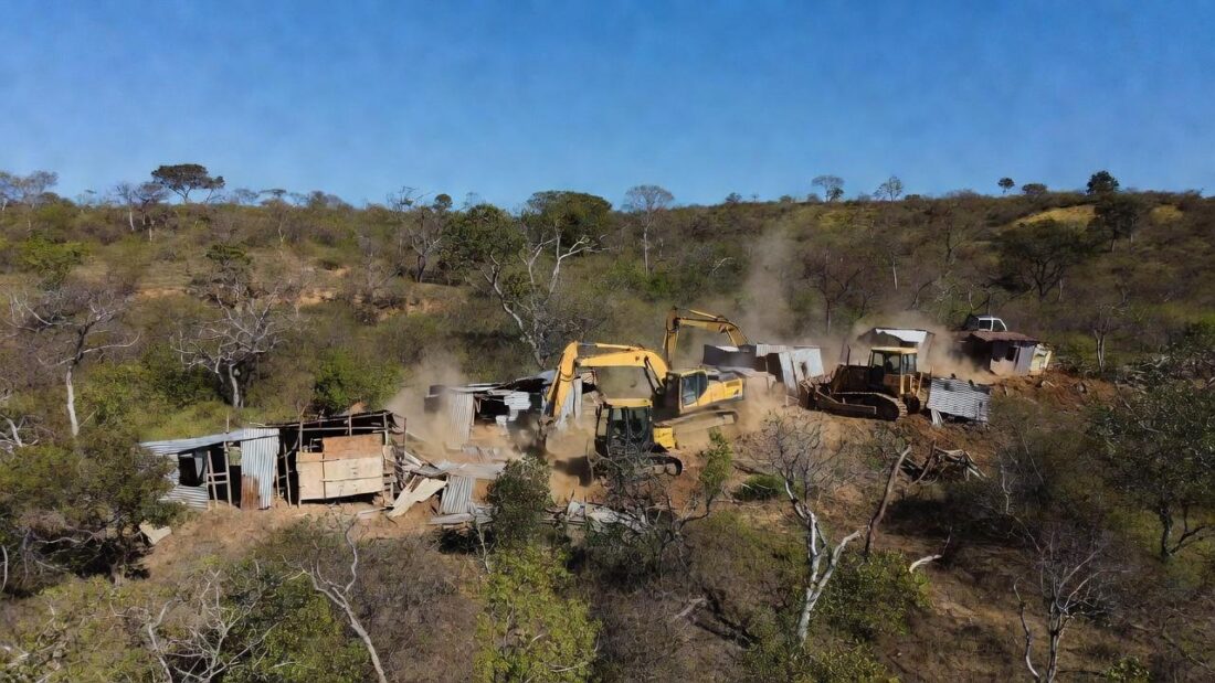 No total, foram retiradas 146 estruturas precárias de madeira e lona. Foto: Divulgação/DF Legal
