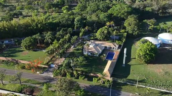Justiça proíbe Caesb de vender terreno ocupado ilegalmente por Wellington Luiz