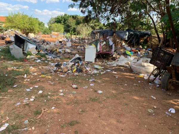 Invasão irregular no Guará II vira esconderijo de bandidos e ponto de uso de drogas