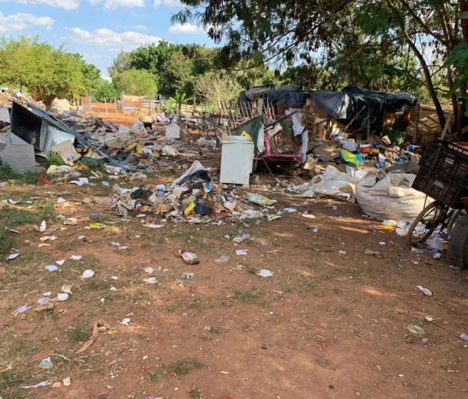 Invasão irregular no Guará II vira esconderijo de bandidos e ponto de uso de drogas