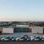 Viaturas da polícia militar em Brasília representando plano de segurança pública no DF