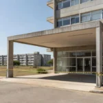 Fachada de prédio residencial em Brasília após invasão e refém